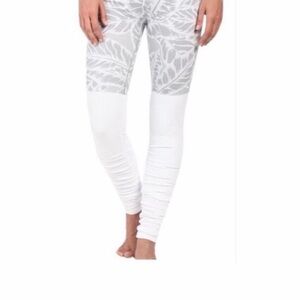 ALO Yoga White and Gray Leaf Pattern Jeggings